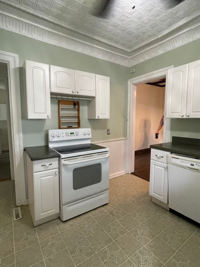 Building Photo - Village of Black River 4 /5 Bedroom Home w...