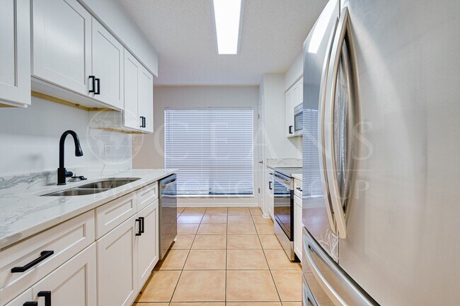 Building Photo - Beautiful Two-Story Townhome in Ormond Beach