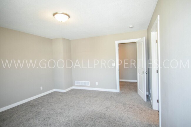 Building Photo - MUST SEE!!! Beautiful two story with 4 Bed, 2.5 Bath Home in De Soto.