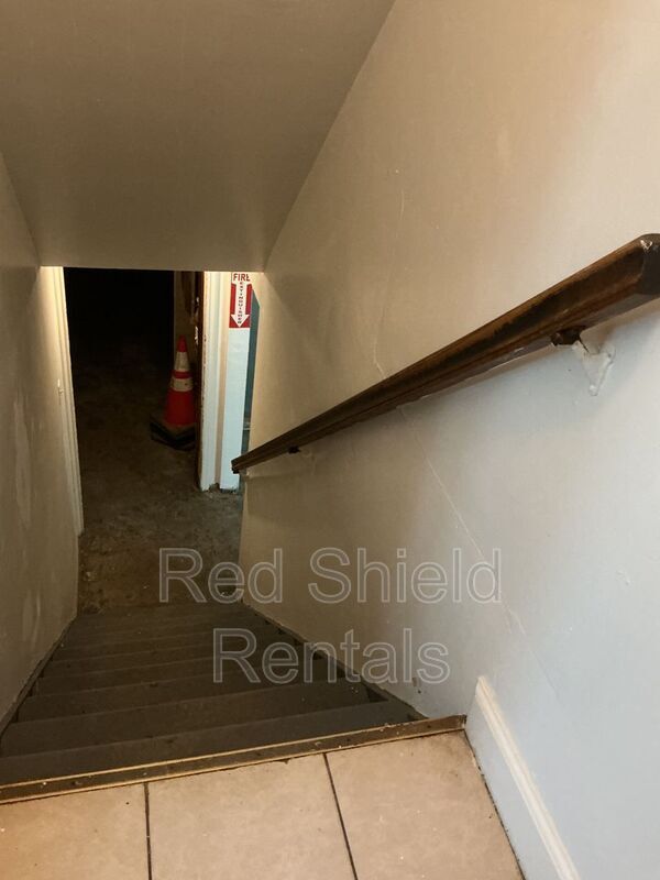 Building Photo - 210 Perrin St