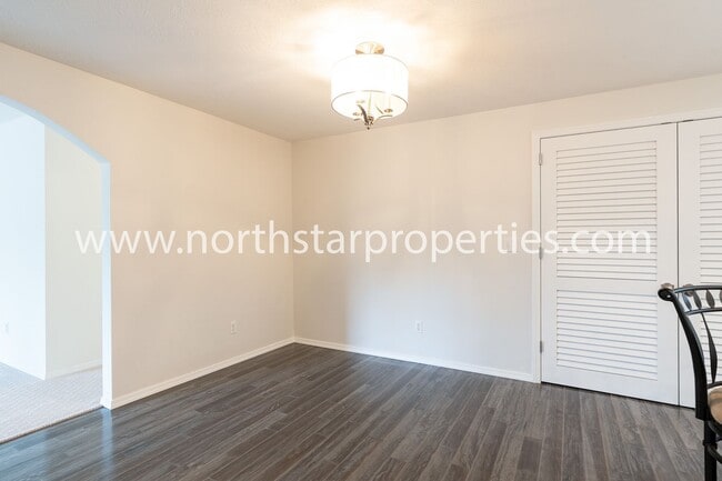 Building Photo - Impeccable Multnomah Village Bungalow