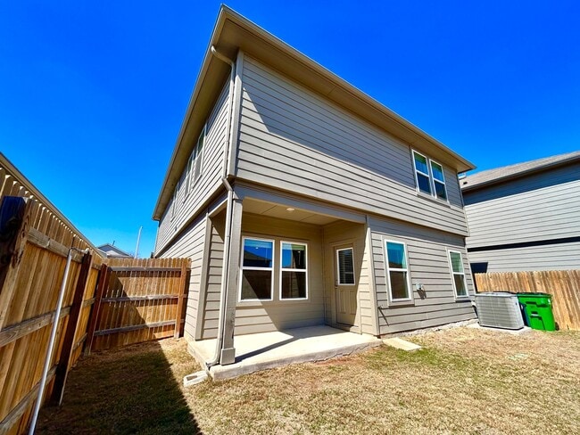 Building Photo - 221 Granary Dr