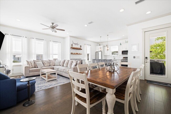 Building Photo - 275 Gulfview Cir