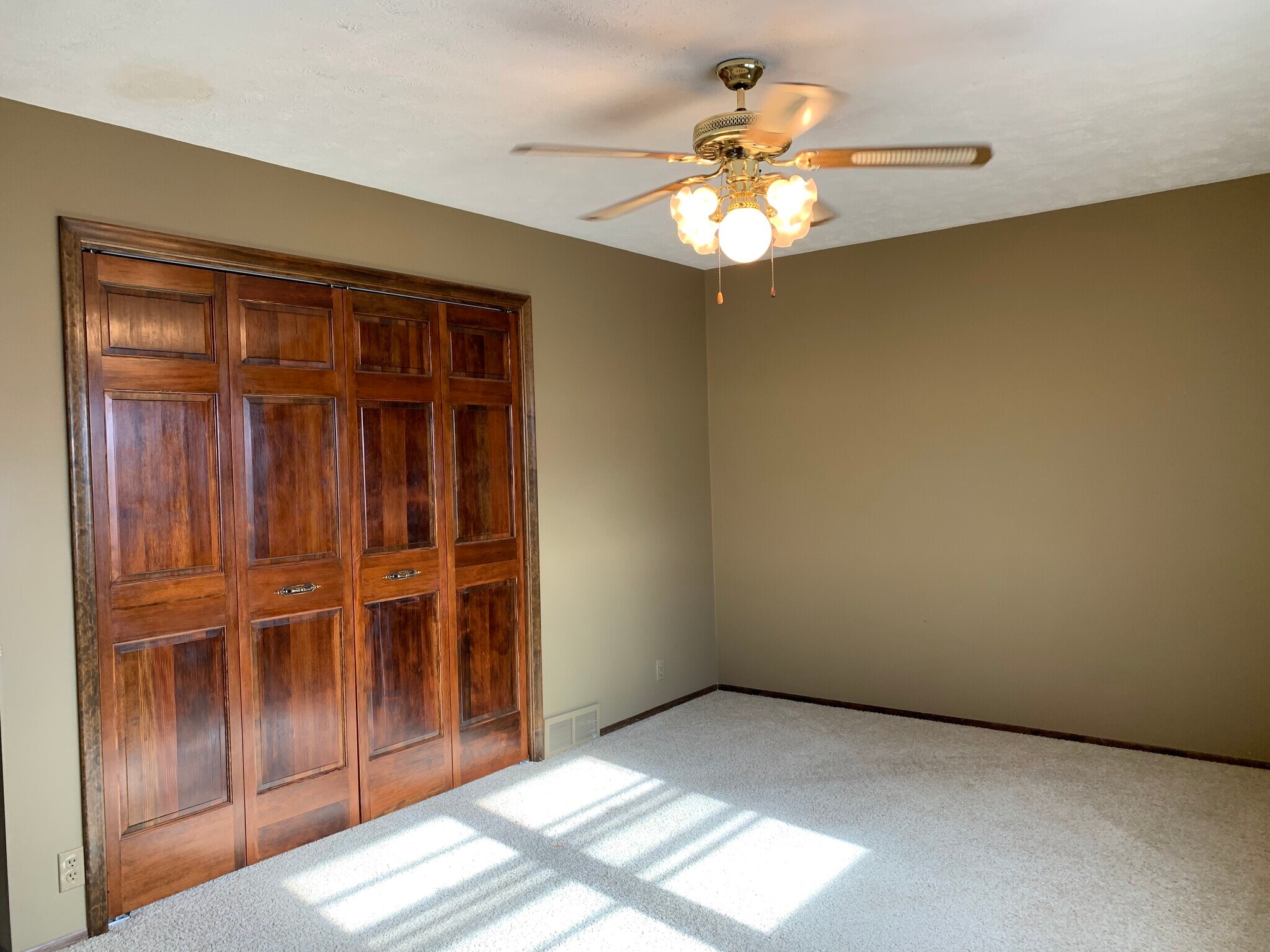 Building Photo - 10205 T Cir