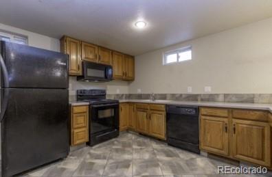 Building Photo - 9864 Pennsylvania Dr