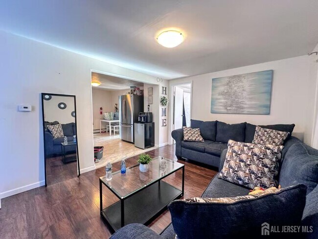 Building Photo - 136 Broad St