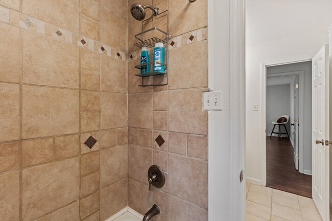 Building Photo - 6864 Aspenhill Dr