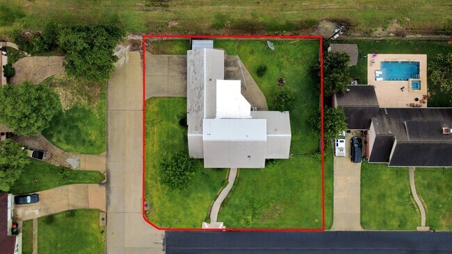 Building Photo - 5001 Glenhaven Dr