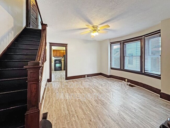 Building Photo - 325 Percy St