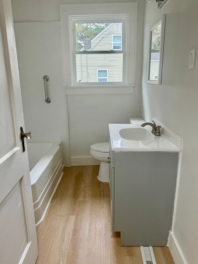 Building Photo - Remodeled 3 bedroom 1 bath home