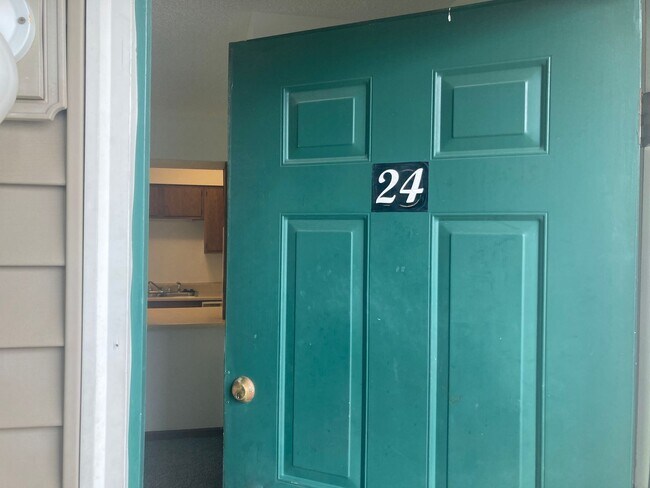 Building Photo - 2 Bedroom 1 Bathroom Apartment in heart of Osage Beach!