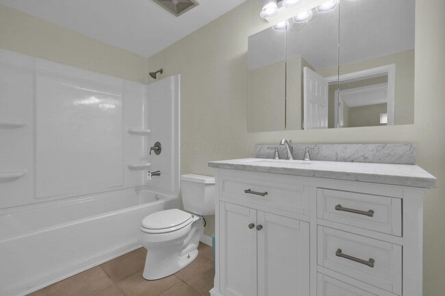 Building Photo - 470 Amesbury Dr