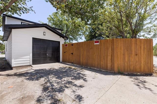 Building Photo - 2025 Red Cloud Dr
