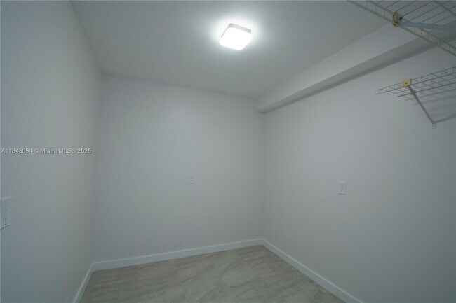 Building Photo - 1717 Whitehall Dr