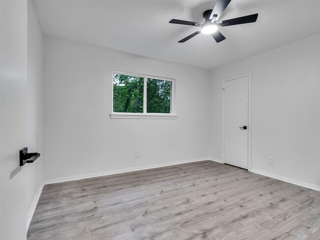 Building Photo - 4023 Laverock Rd