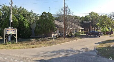 Building Photo - 1901 Taylor Ave