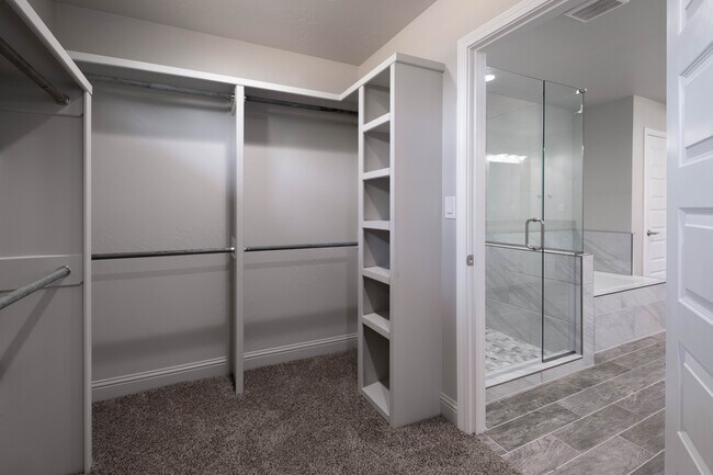 Building Photo - 2007 7th Ave