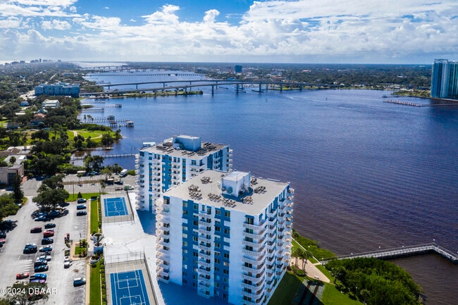 Building Photo - 925 N Halifax Ave