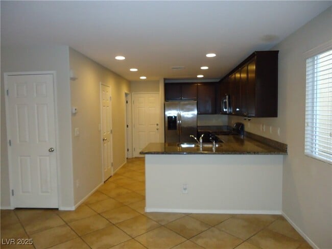 Building Photo - 8954 Fox Season Ave