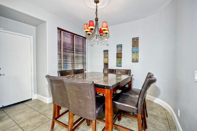 Building Photo - Furnished Rental Available