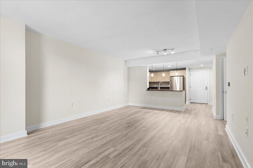 Building Photo - 2451 Midtown Ave