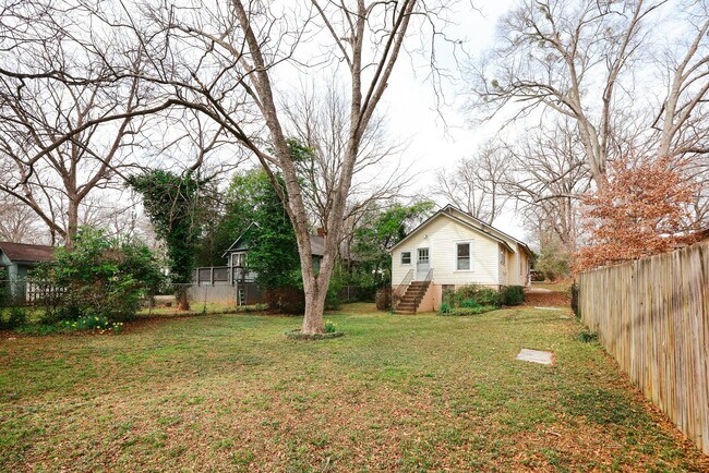 Building Photo - 150 Hall St