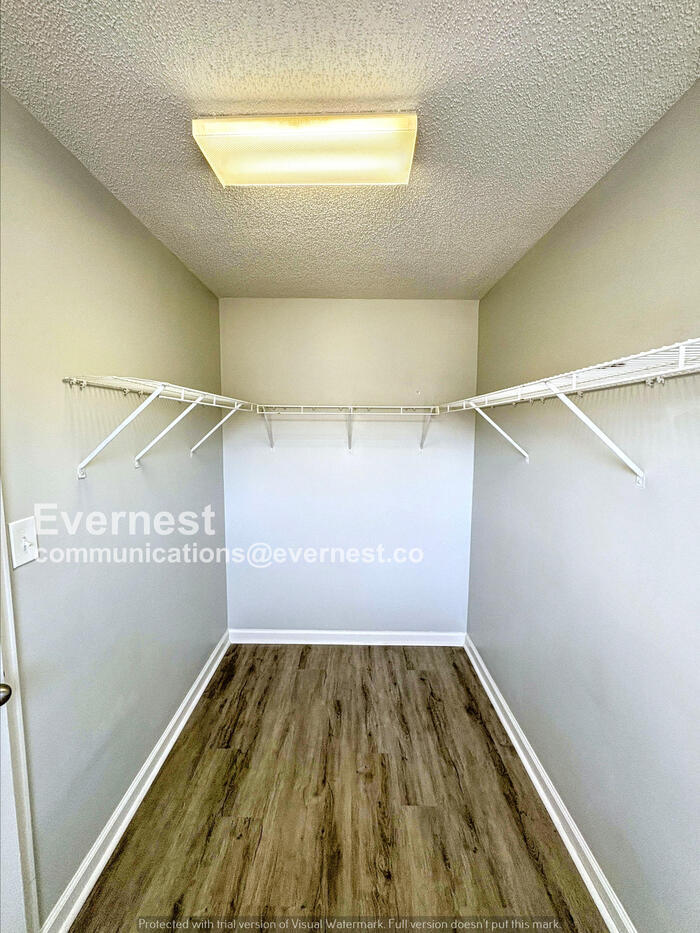 Building Photo - 223 Shenandoah Dr