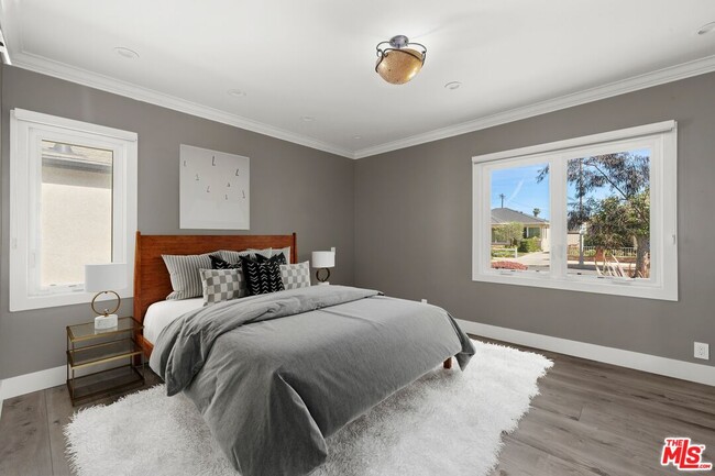 Building Photo - 2011 Stearns Dr