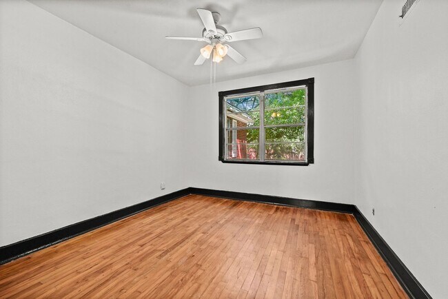 Building Photo - 608 Carol Marie Dr