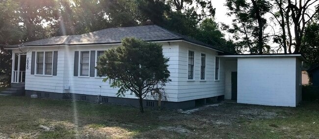 Building Photo - Coming Soon: 3-Bedroom Home with Covered Porch & Detached Garage