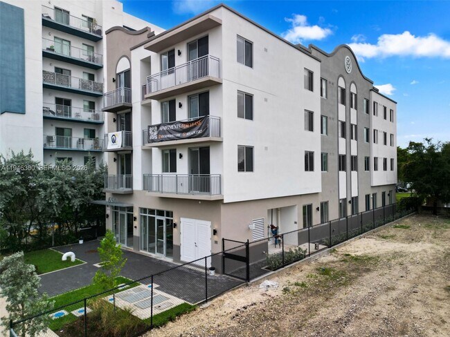 Building Photo - 650 SW 1st St