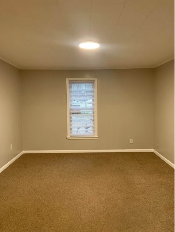 Building Photo - 818 Highland Ave