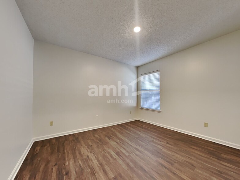 Building Photo - 7804 Spring Branch Dr S