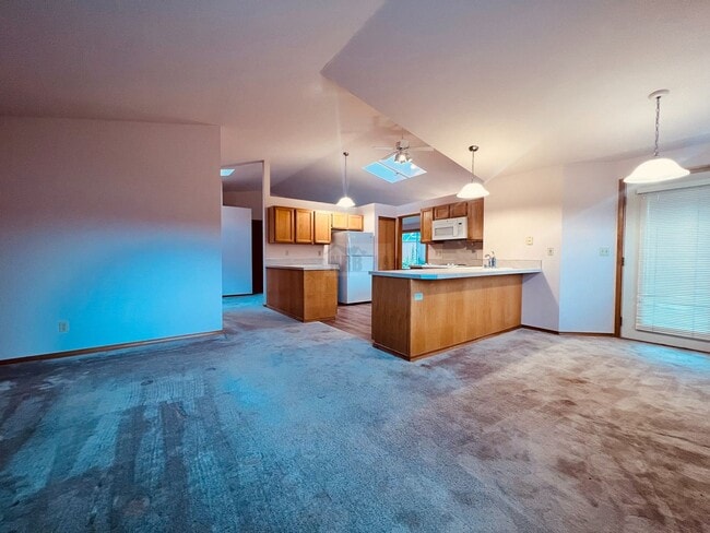 Building Photo - Absolutely Gorgeous Single Family Home located at Olympia!