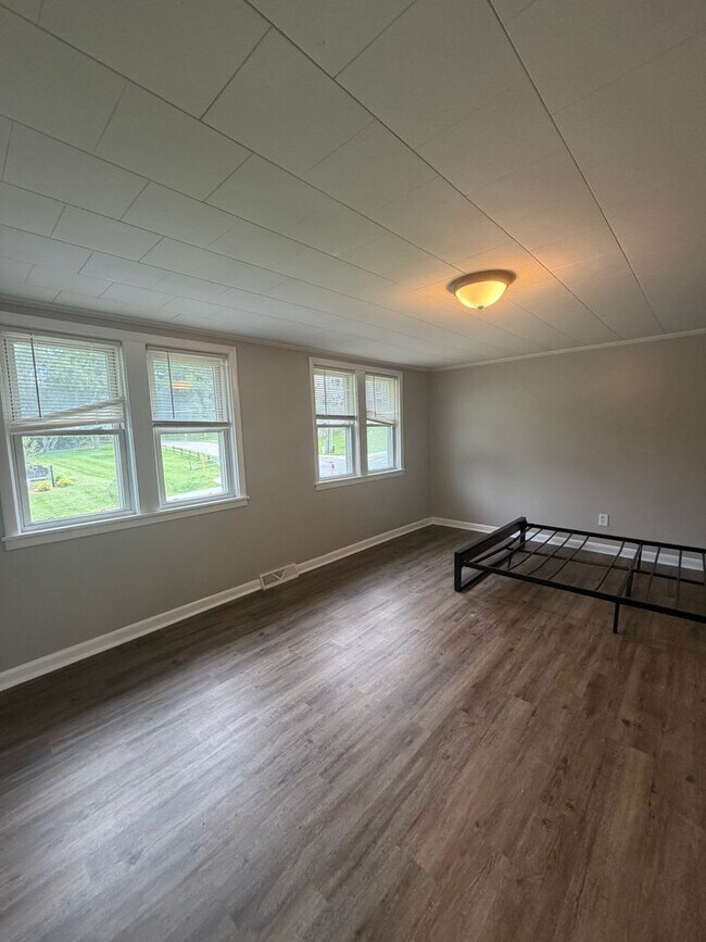 Building Photo - 196 Perkinsville Dr