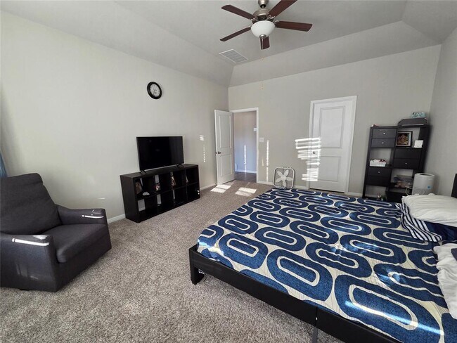 Building Photo - 300 Windy Reed Rd