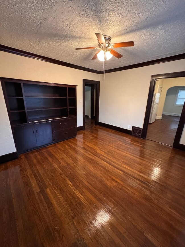 Building Photo - 157 Halls Heights Ave