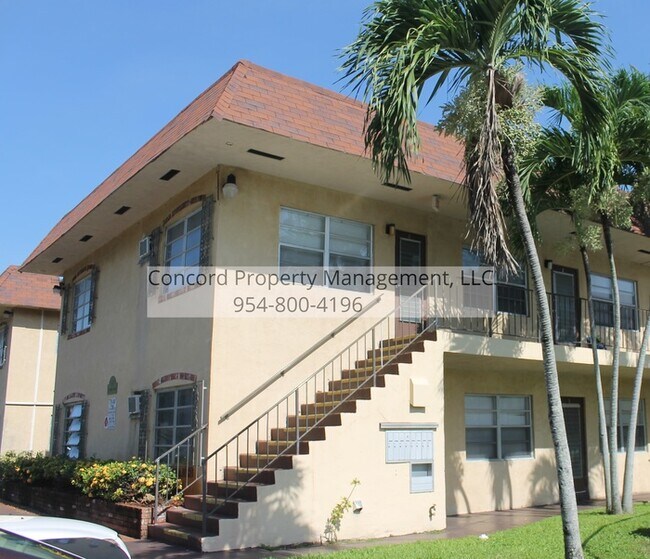 Building Photo - Efficiency Apartment with Pool and Laundry...