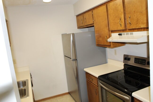 Building Photo - Remoldel Town Home