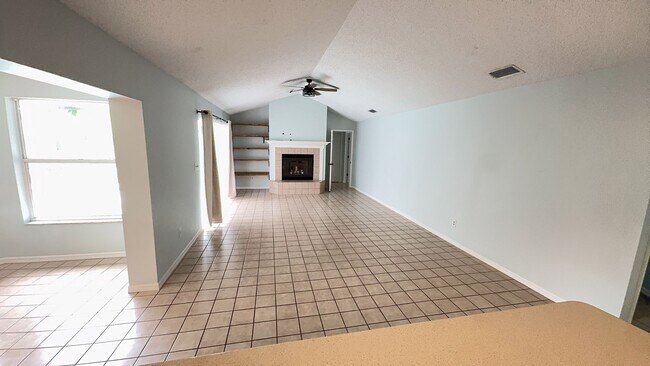 Building Photo - For Rent: A dazzling 5-bedroom, 3-bathroom...