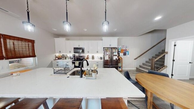 Building Photo - 730 Compass Lp