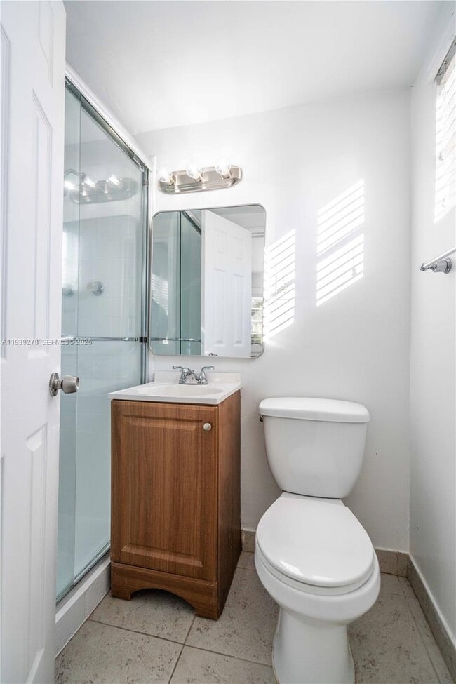 Building Photo - 7925 Hawthorne Ave