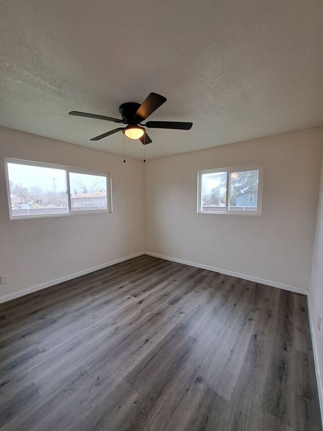 Building Photo - Single Level 3-Bedroom Home in Madera!