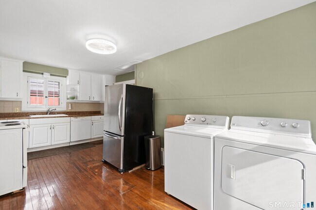 Building Photo - 263 Seymour Rd