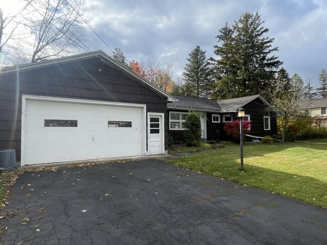 Building Photo - 104 Terrace Cir