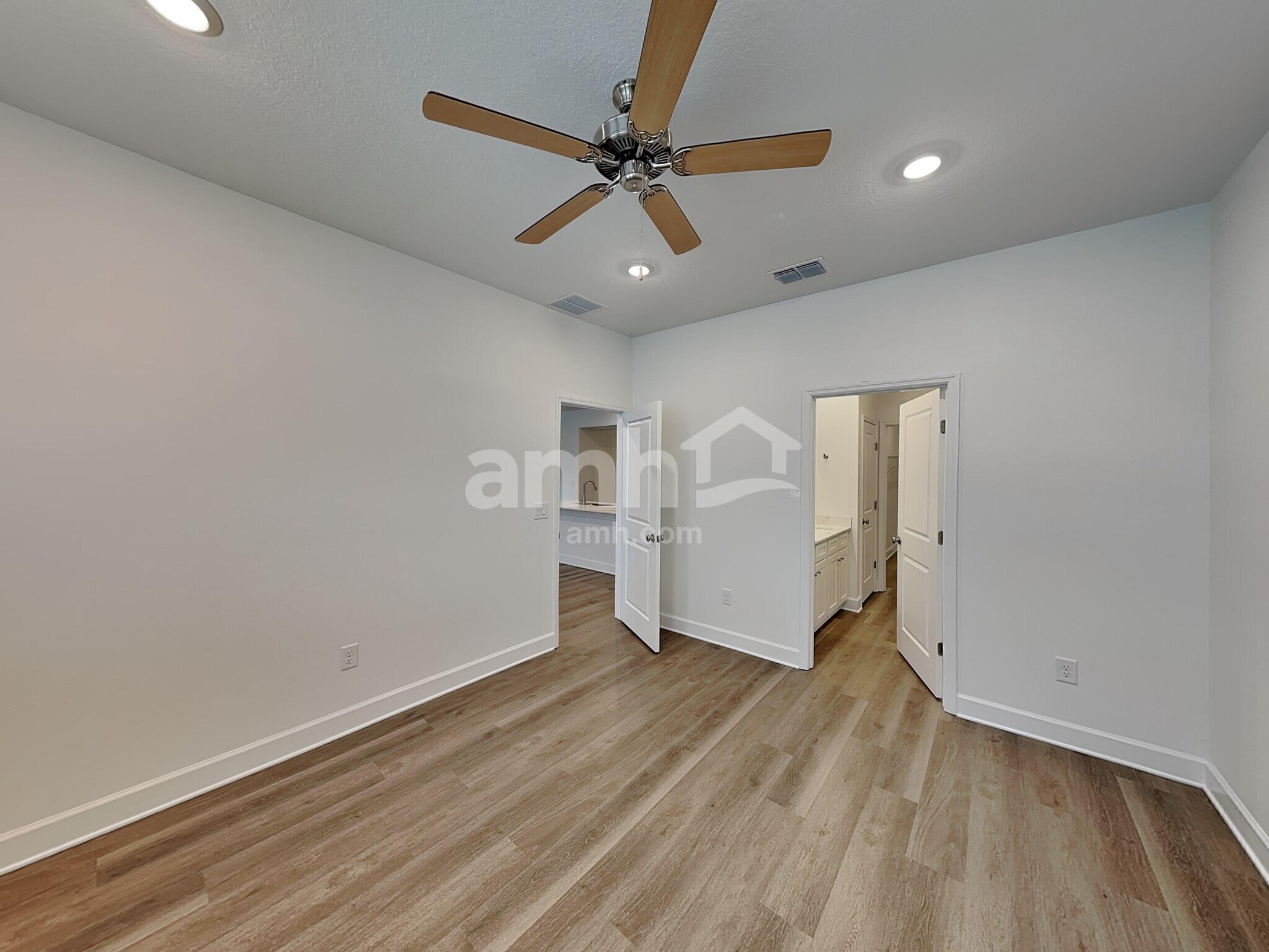 Building Photo - 16422 Cheyanne Ct