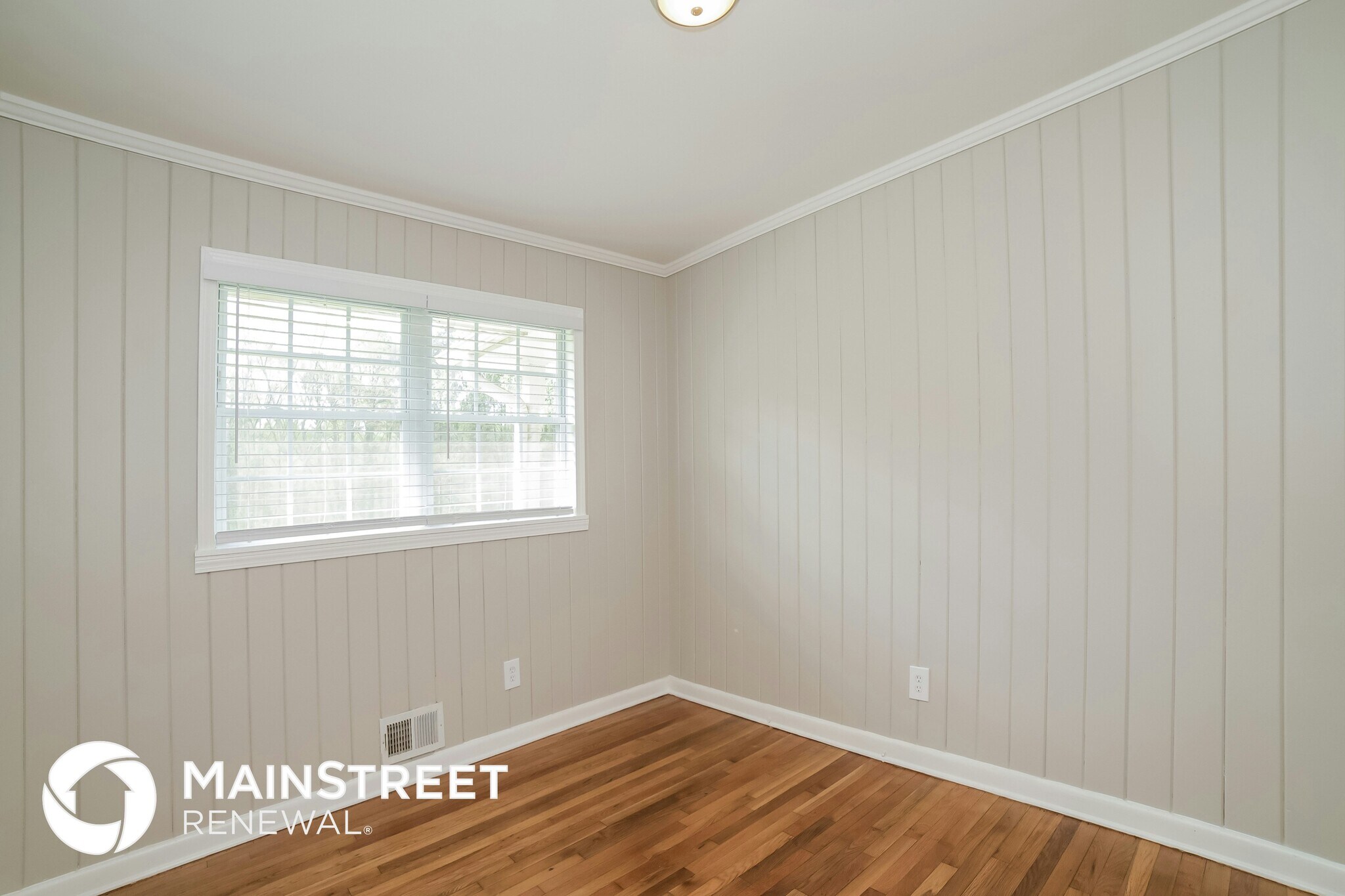 Building Photo - 3553 Highwood Dr SW