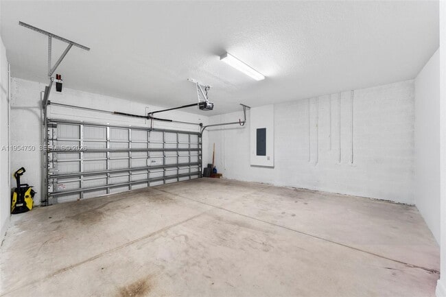 Building Photo - 4642 Pinehurst Trl W