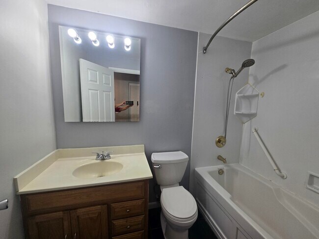 Building Photo - 1430 Hartmann Dr