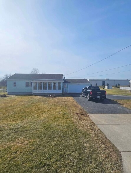 Primary Photo - 2701 Manitou Rd